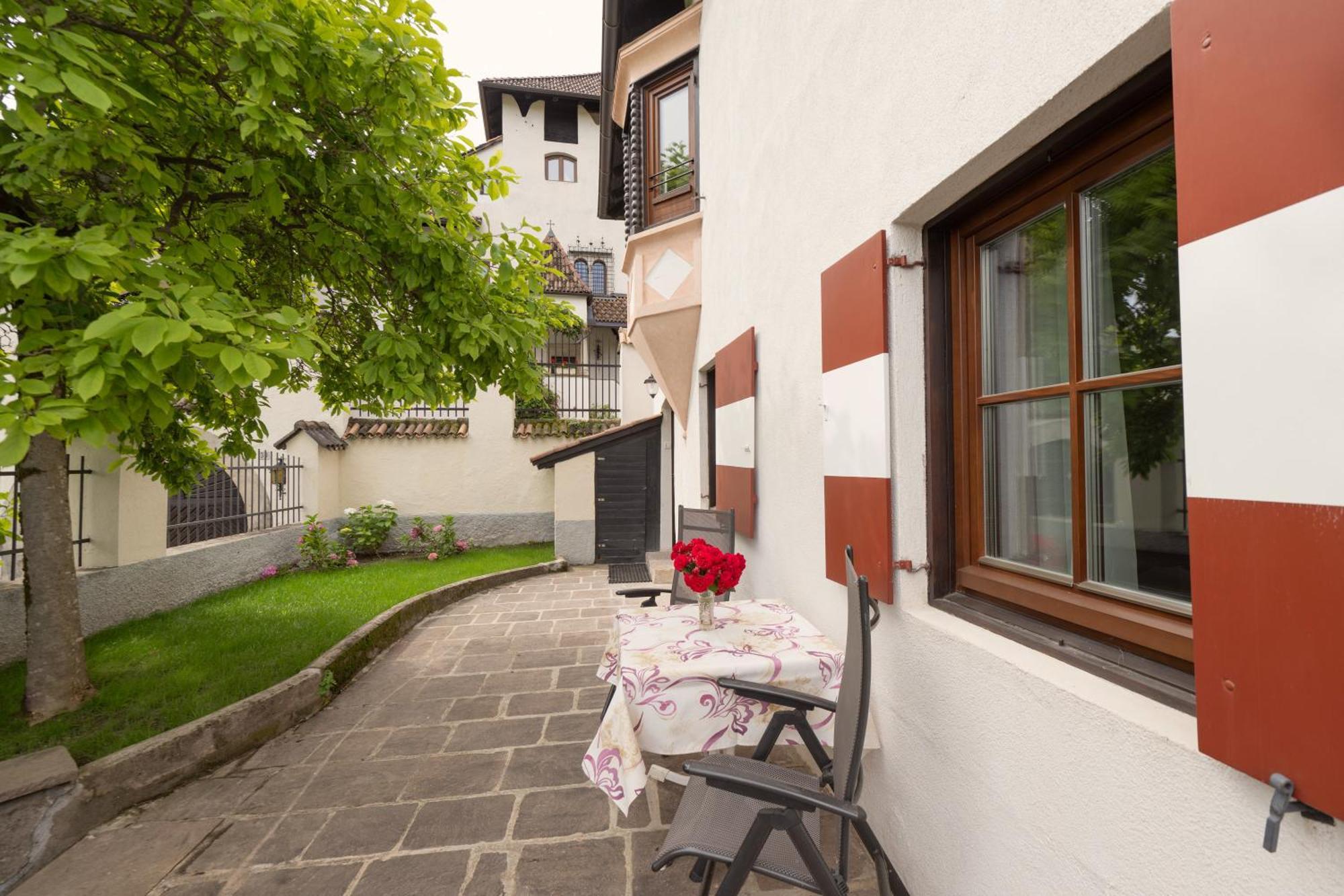 Apartments Schloss Paschbach Appiano Sulla Strada Del Vino Exterior photo