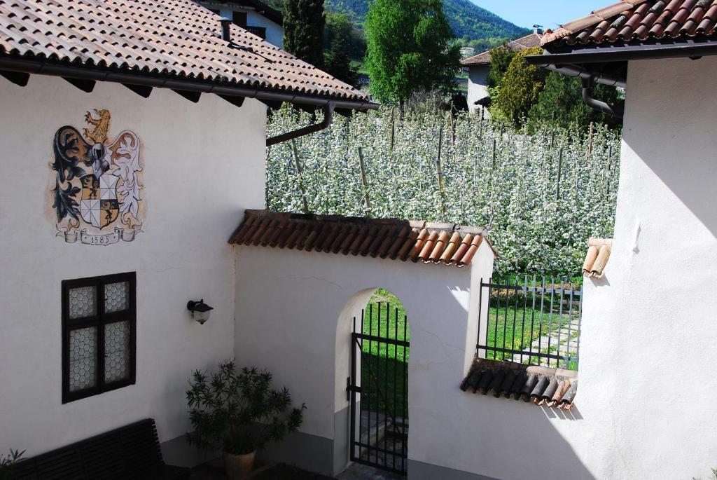 Apartments Schloss Paschbach Appiano Sulla Strada Del Vino Exterior photo